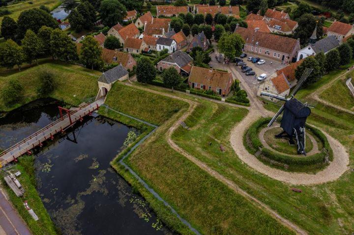 Bij De Friesche Poort Bed & Breakfast Bourtange Bagian luar foto